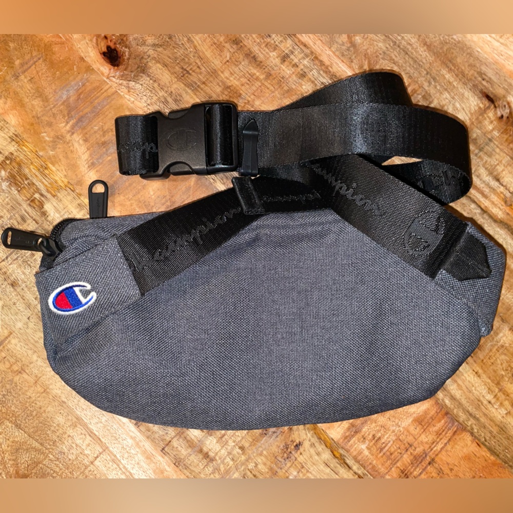 ⭐️ 2/$15 SALE ⭐️ Champion Sling Bag - Picture 2 of 3